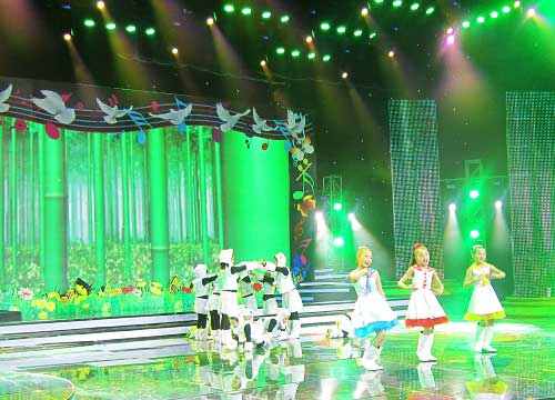 北京2013年央视少儿春晚舞台好色先生TV传媒